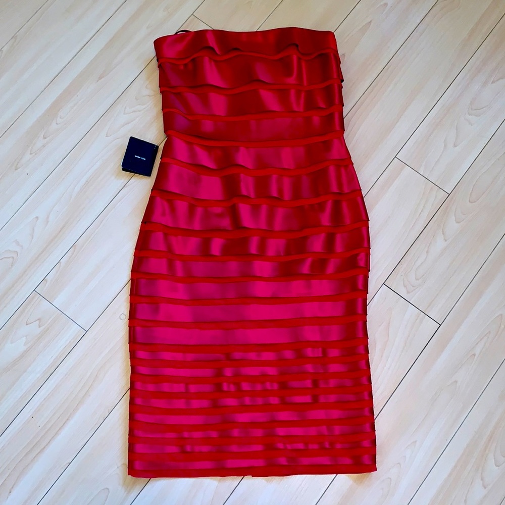 ❤️BNWT ❤️ Beautiful Red dress from White House Black Market . Straps inc